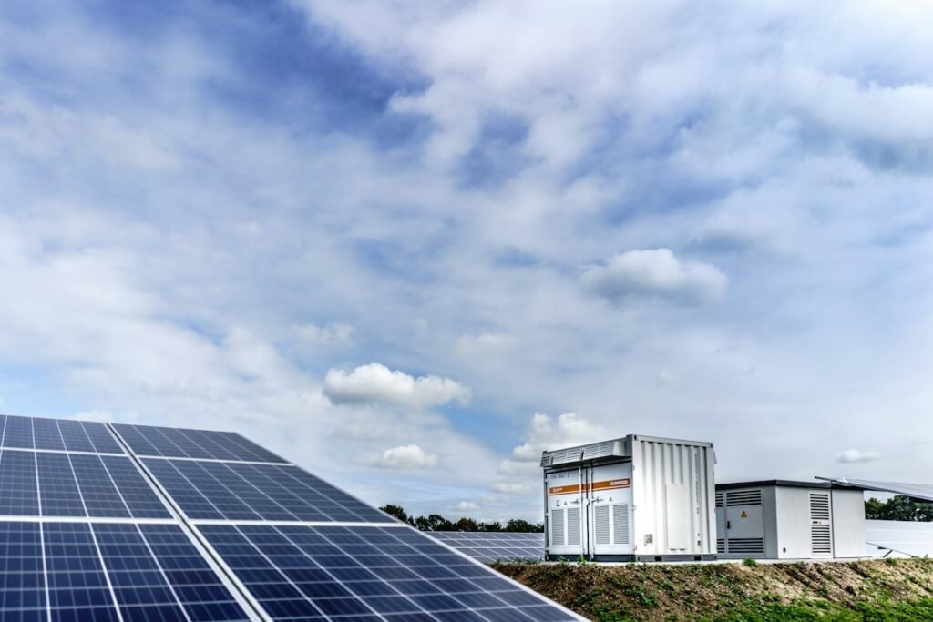 Solar photovoltaic installation with central inverter equipment